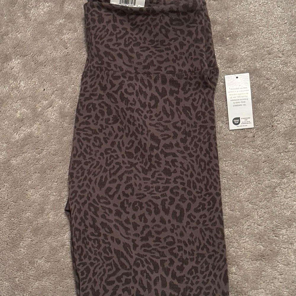 NWT Style & Co. Gray Animal Print Leggings….Size Medium